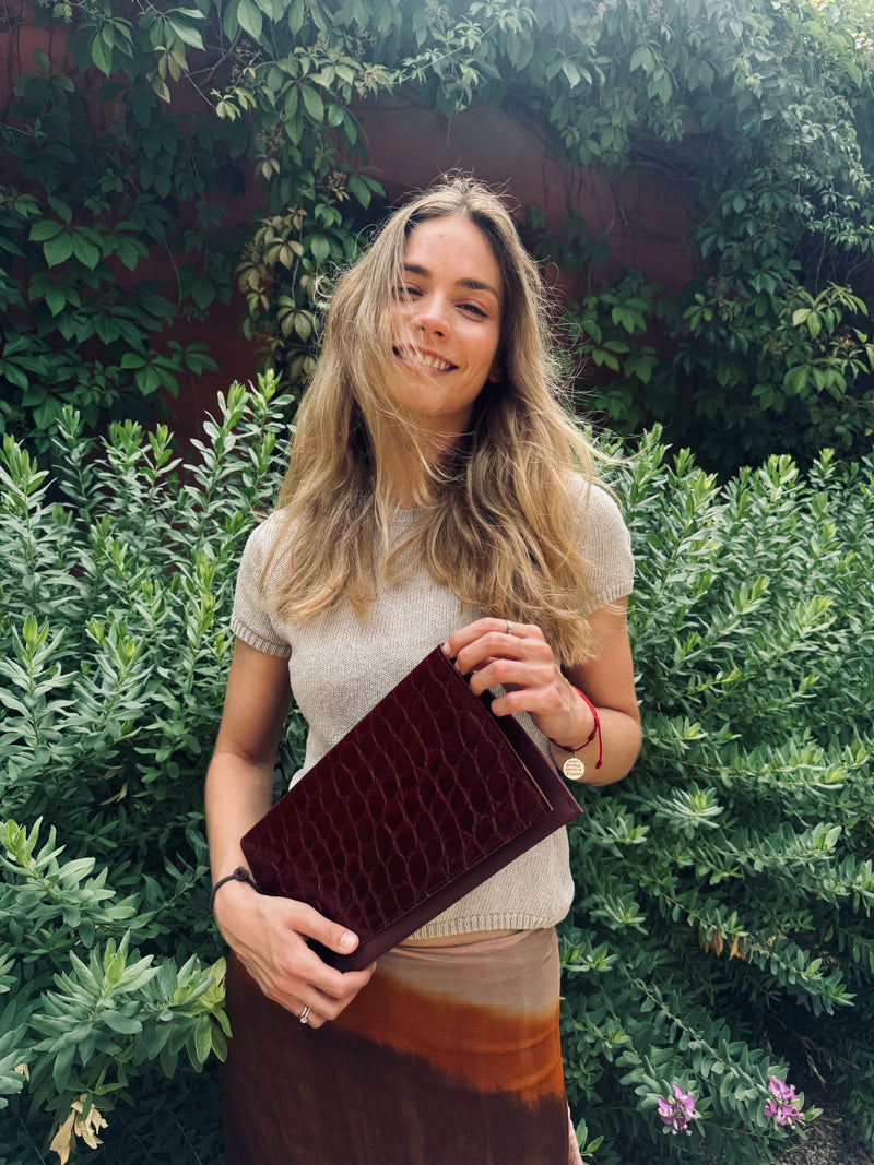 CARTERA DE MANO COCO GRANATE