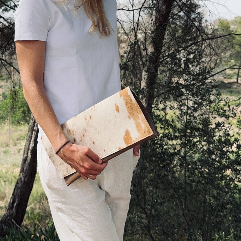 CARTERA DE MANO VACA