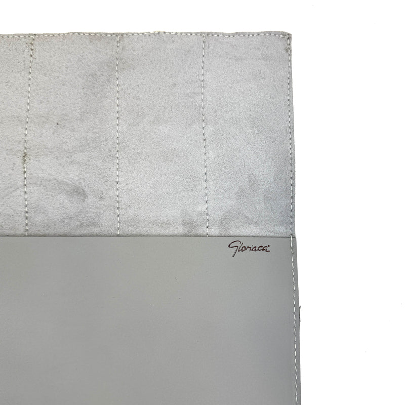 CARTERA DE MANO PIEL TRENZADA GRIS