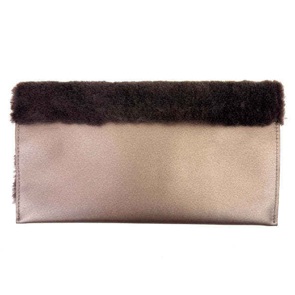 CARTERA DE MANO PELO MARRÓN