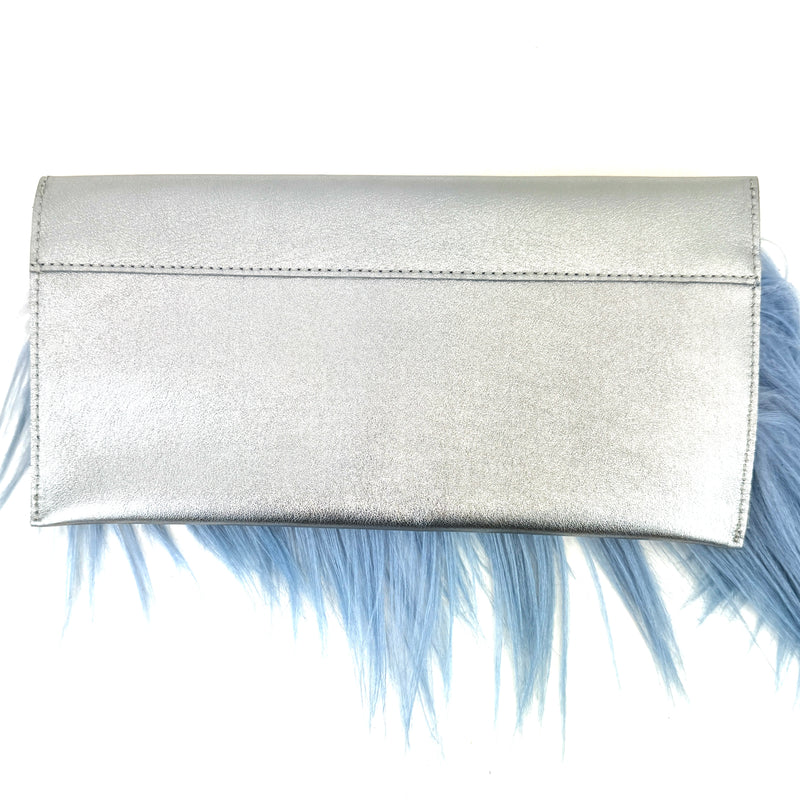 CARTERA DE MANO YAK AZUL Y PLATA